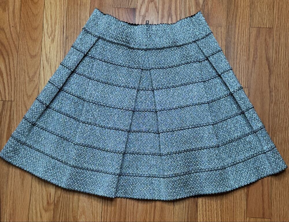 Devlin Metallic silver textured knit mini skirt NWT Size Small
